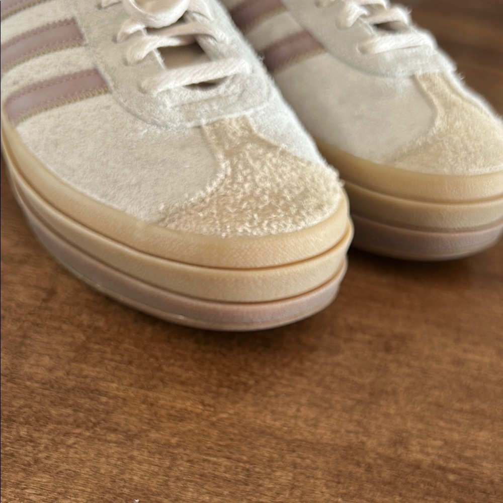 Cream Platform Sneakers with Pale Pink Stripes